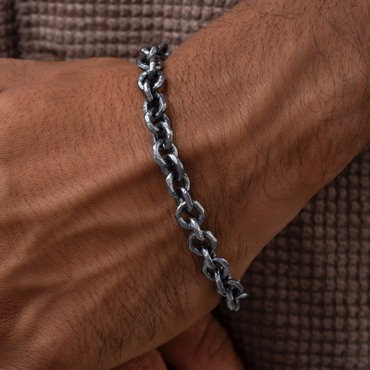 Midnight Crest Gunmetal Macramé Chain Bracelet
